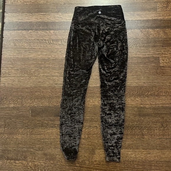 Lululemon crushed velvet leggings size 6 - Picture 2 of 3